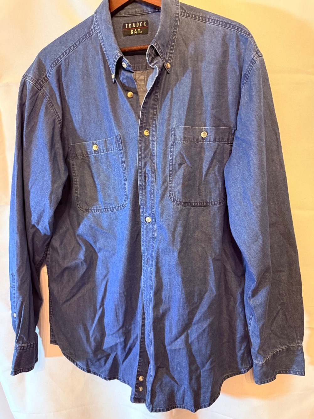 Men’s Fall Traders Bay Denim Button-Down Shirt (M)